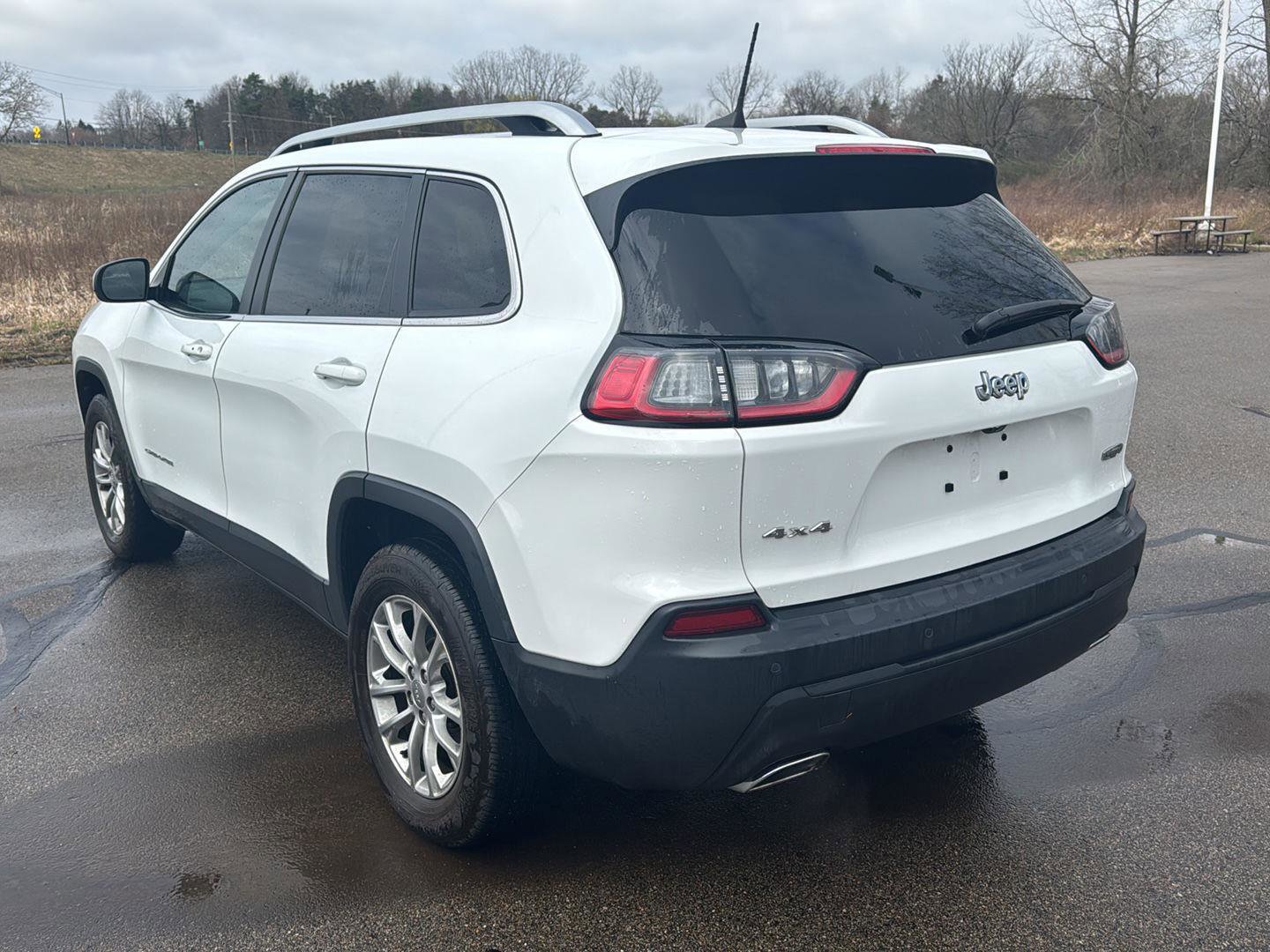 Used 2021 Jeep Cherokee Latitude Lux w/ Comfort/Convenience Group image 3