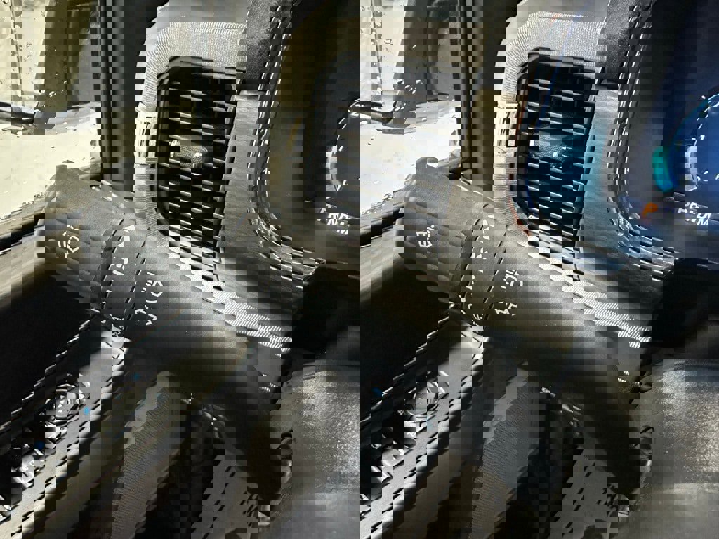 Used 2025 Ford F150 Lariat w/ Equipment Group 501A Mid image 22