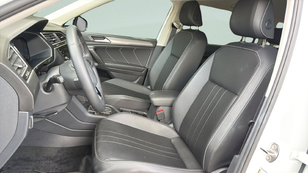 Used 2024 Volkswagen Tiguan SE FWD image 29