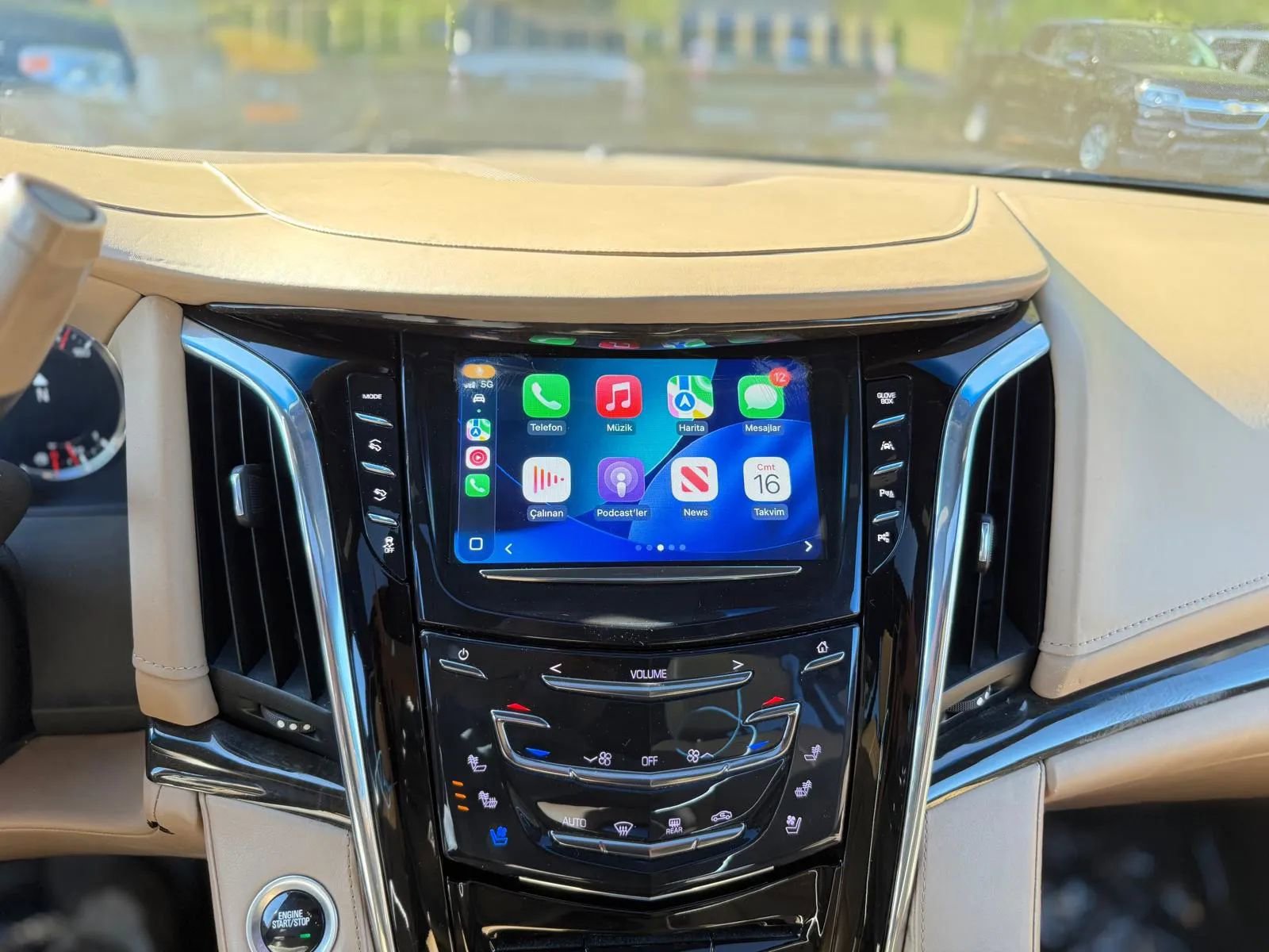Used 2018 Cadillac Escalade ESV Platinum AWD/4WD image 19
