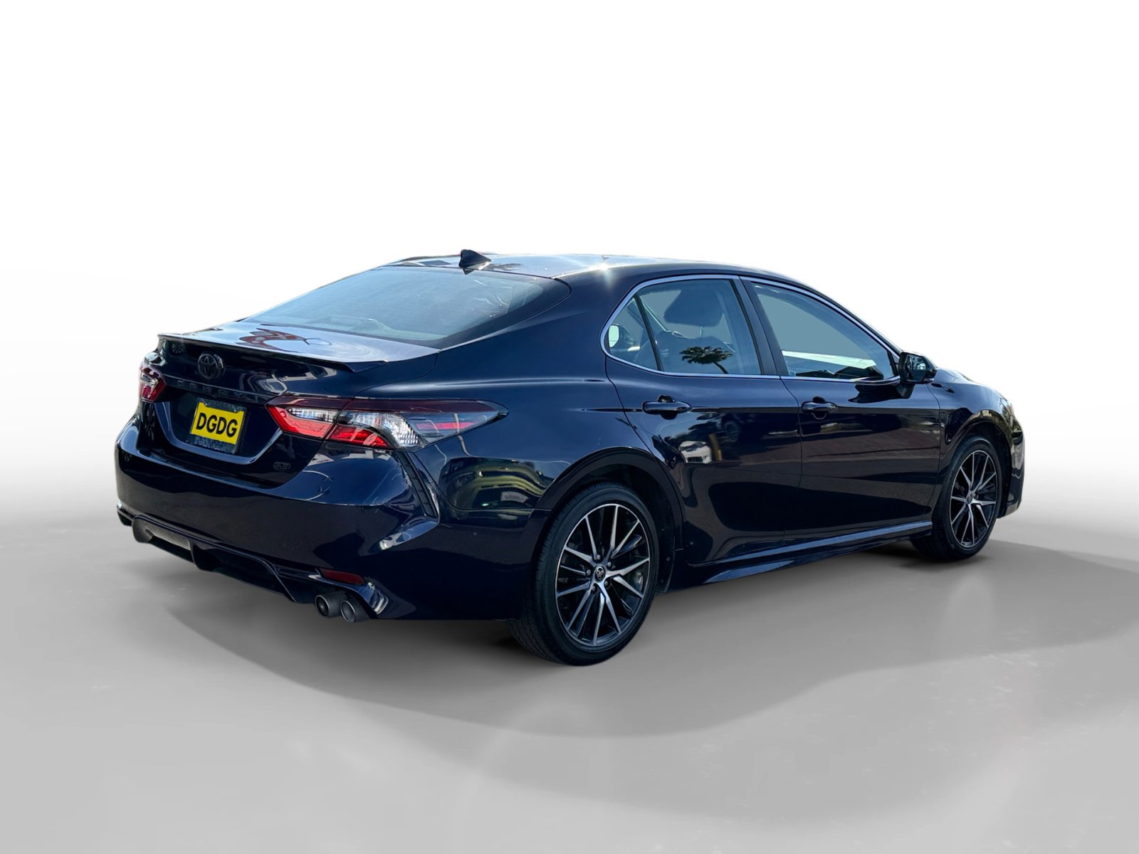 Used 2022 Toyota Camry SE image 5