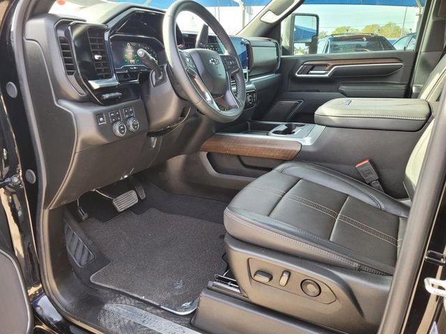 Used 2025 Chevrolet Silverado 2500 High Country w/ Midnight Edition image 2