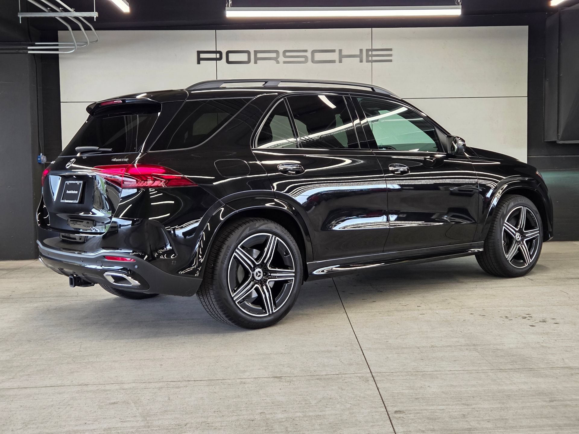 Used 2026 Mercedes-Benz GLE 450 4MATIC w/ Driver Assistance Package image 6