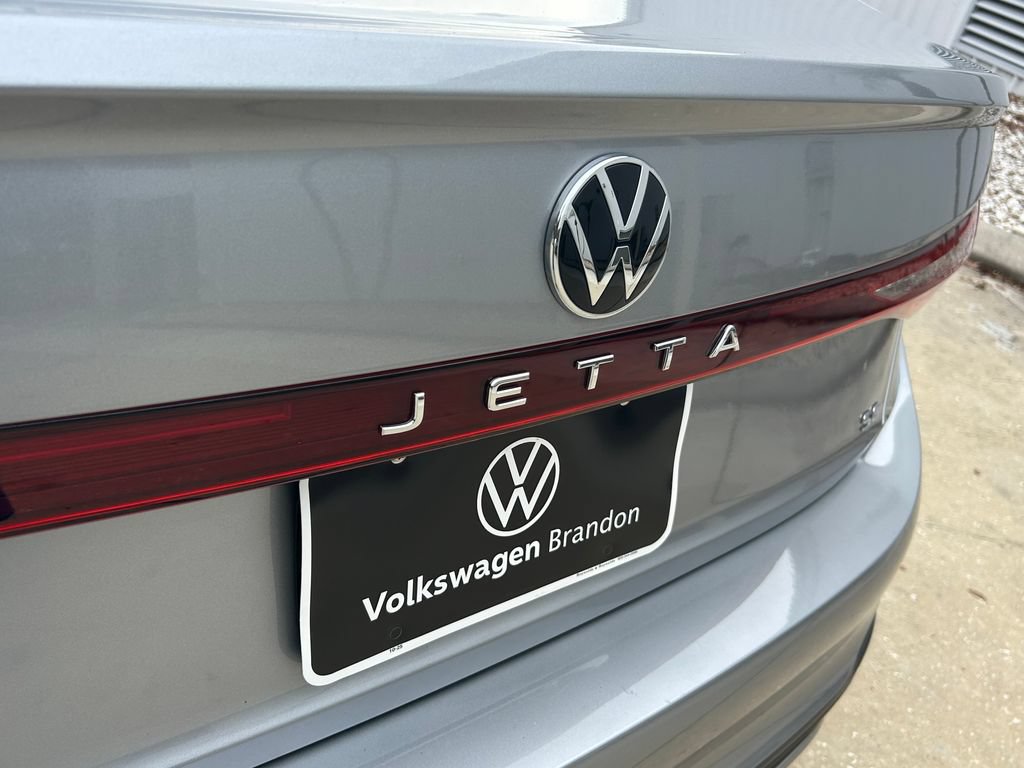 Certified 2025 Volkswagen Jetta SE FWD image 30