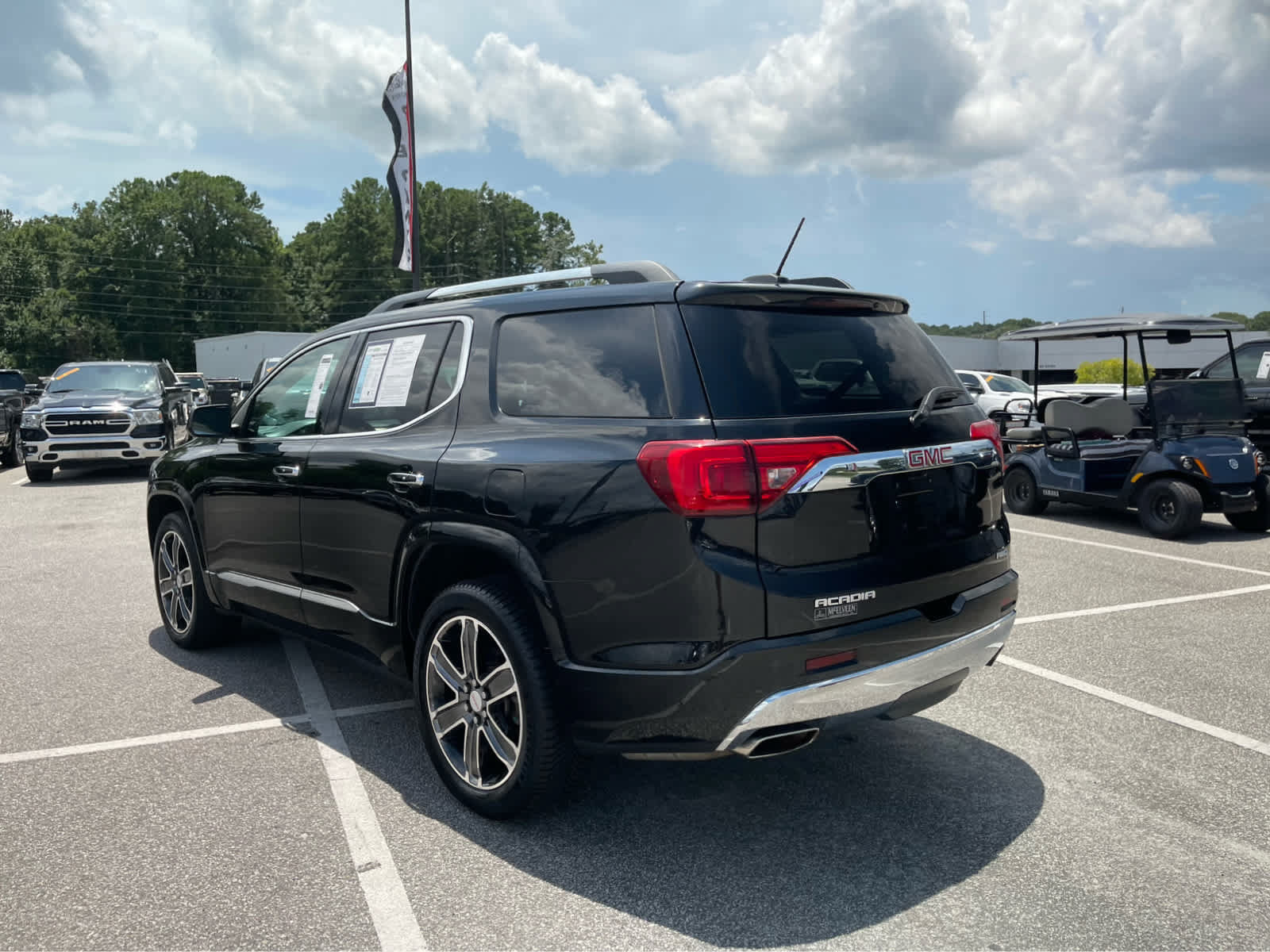 Used 2018 GMC Acadia Denali w/ Technology Package AWD/4WD image 7