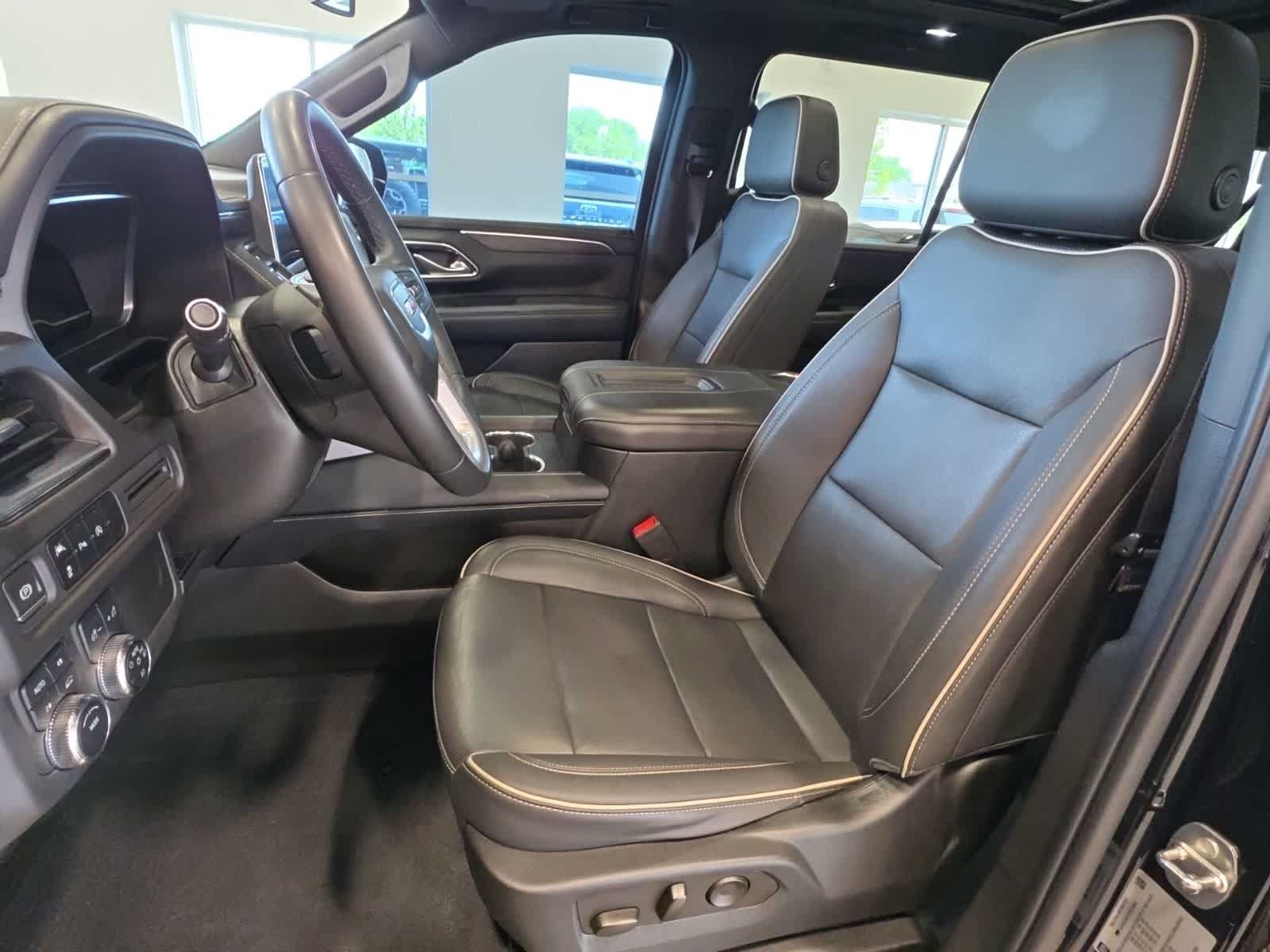 Used 2023 GMC Yukon XL SLT AWD/4WD image 16