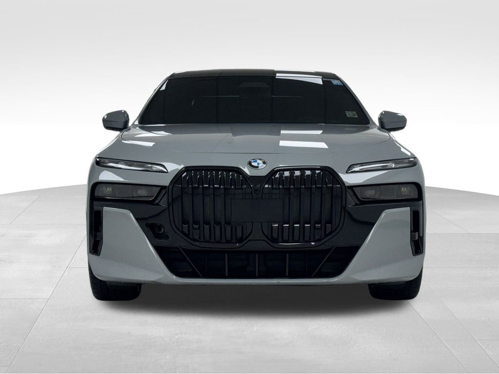 Used 2023 BMW 760i xDrive w/ Executive Package image 2