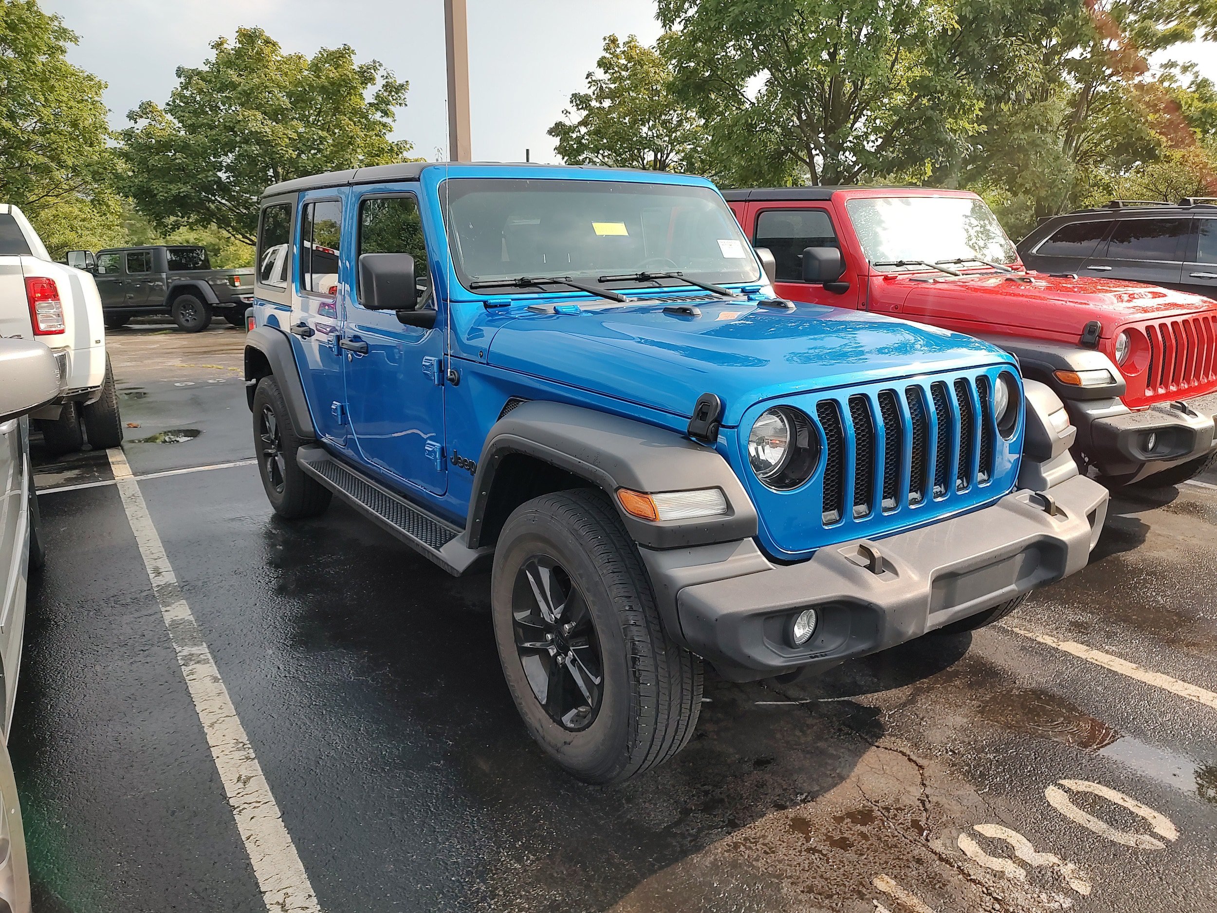 Used 2022 Jeep Wrangler Unlimited Sport AWD/4WD image 3