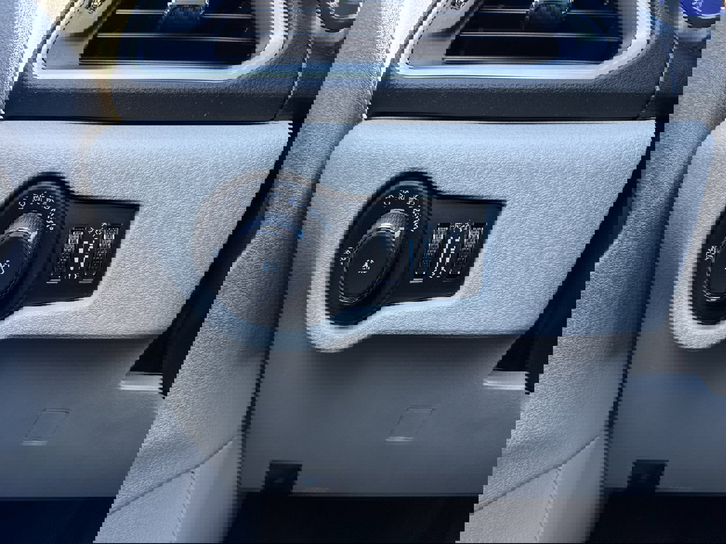 Used 2024 Chrysler Pacifica Touring-L image 19