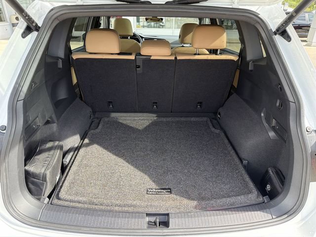 Used 2022 Volkswagen Tiguan SE AWD/4WD image 26