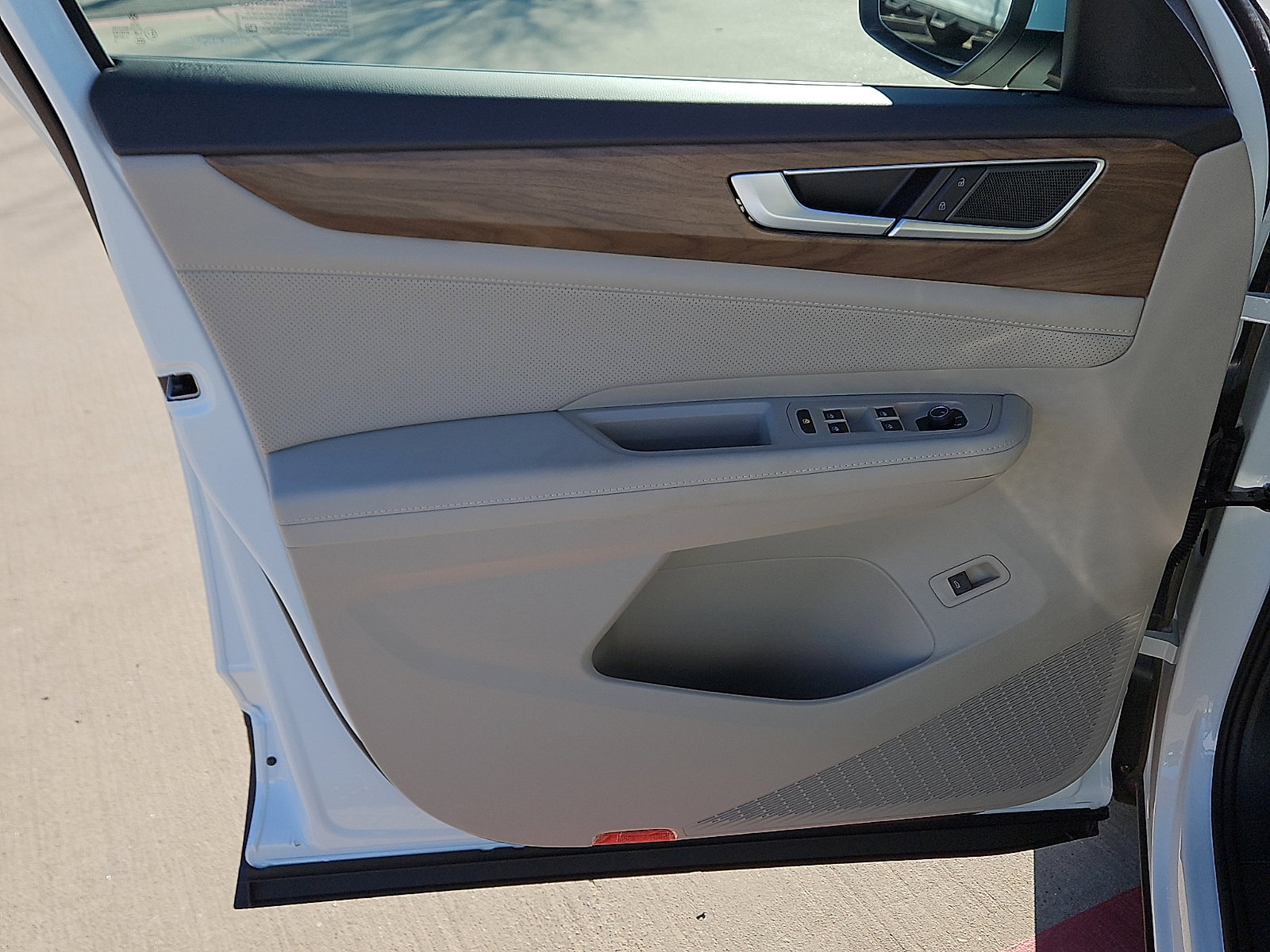 New 2025 Volkswagen Atlas SE image 14