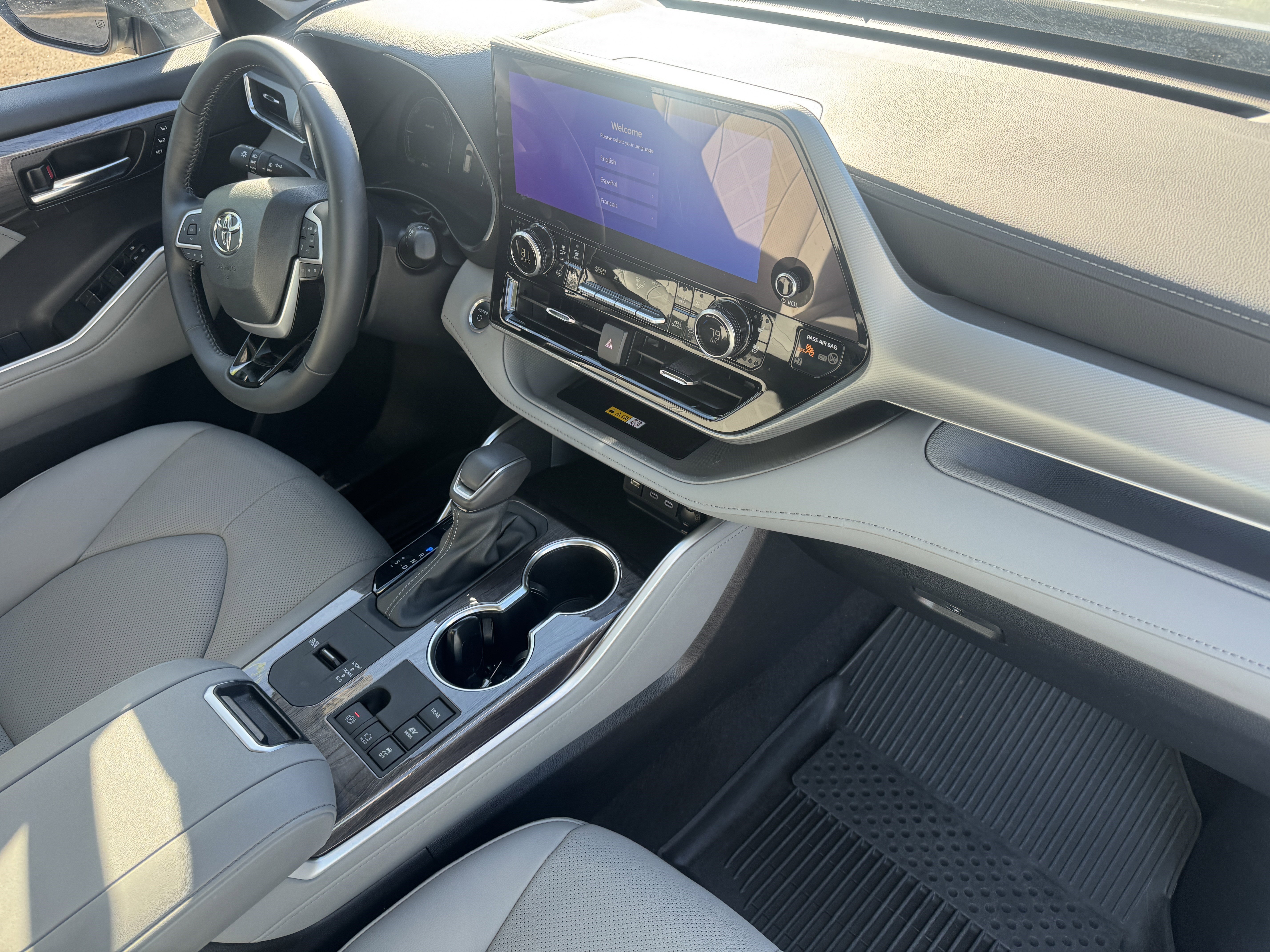 Used 2024 Toyota Highlander Platinum image 21