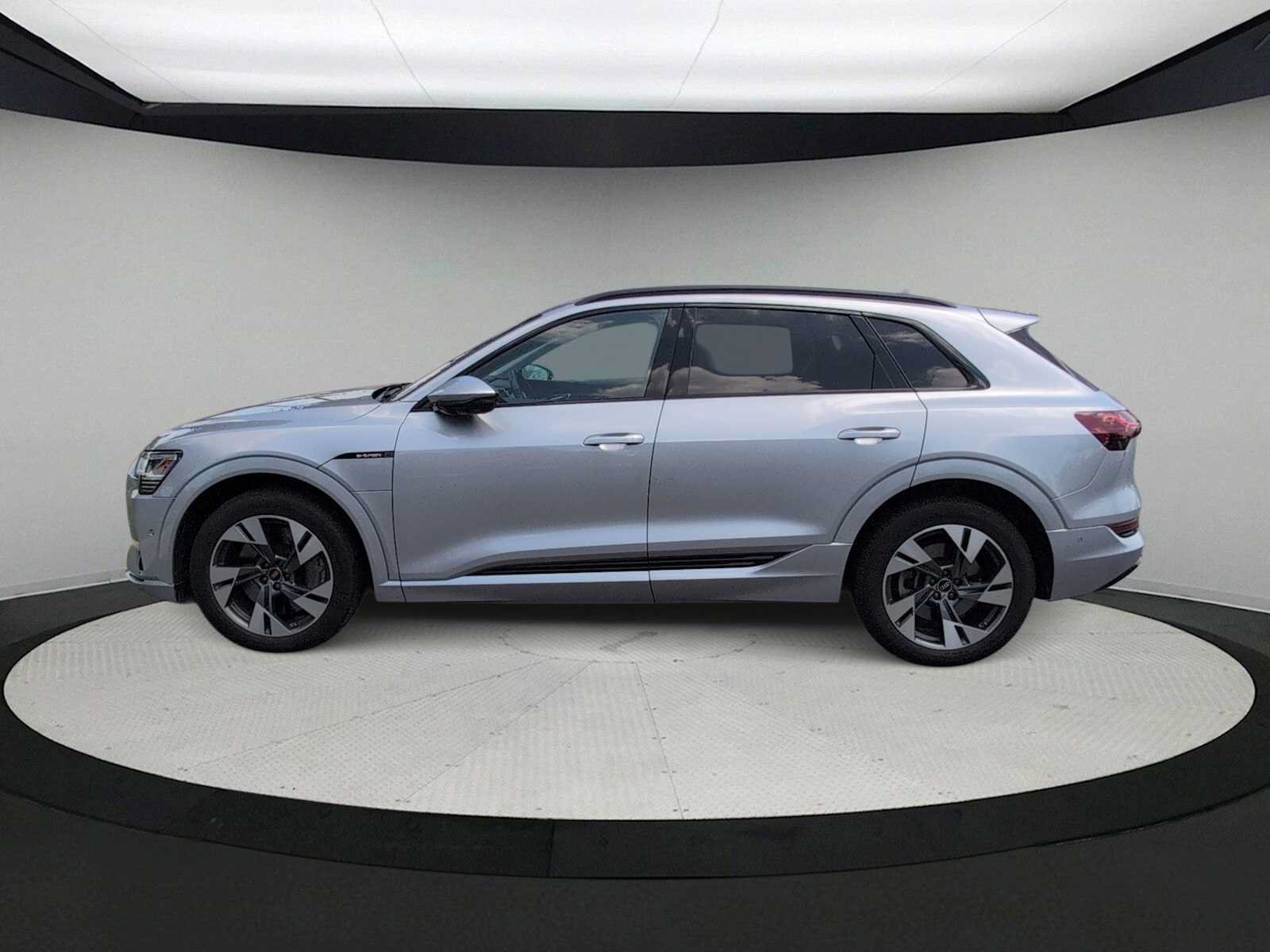 Used 2022 Audi e-tron Premium w/ Convenience Plus Package AWD/4WD image 5