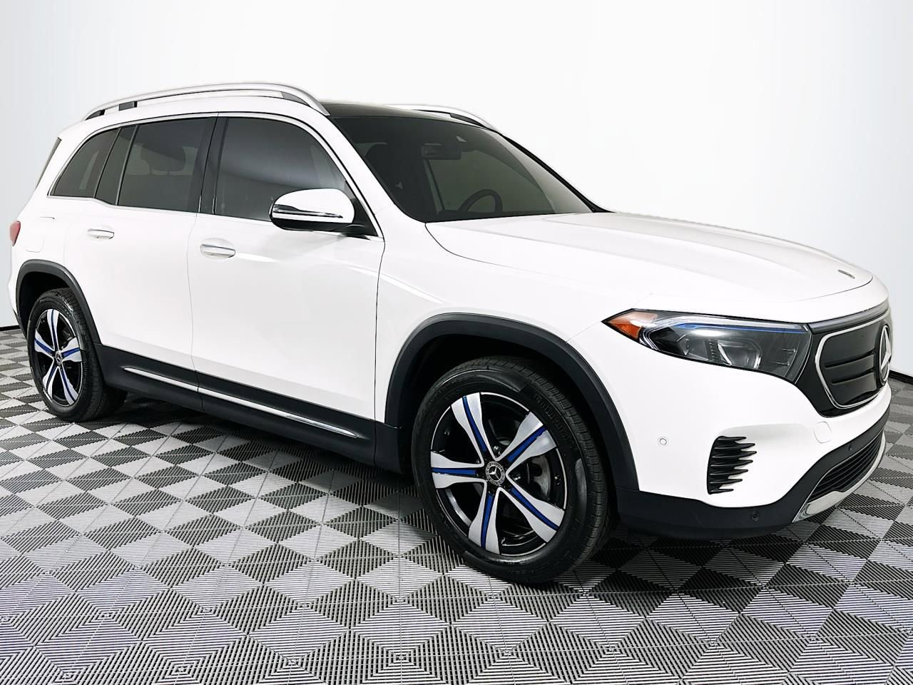 Used 2023 Mercedes-Benz EQB 350 4MATIC SUV w/ Exclusive Package image 29
