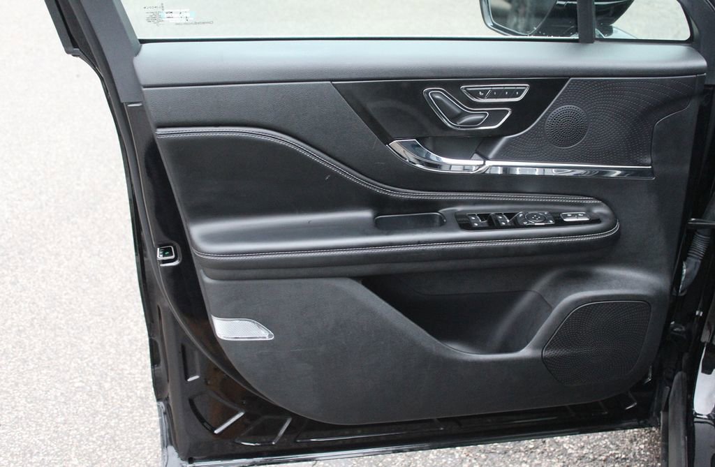 Used 2023 Lincoln Corsair AWD w/ Equipment Group 101A image 14