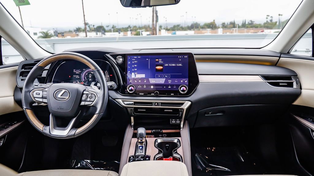 Used 2023 Lexus RX 350h image 13