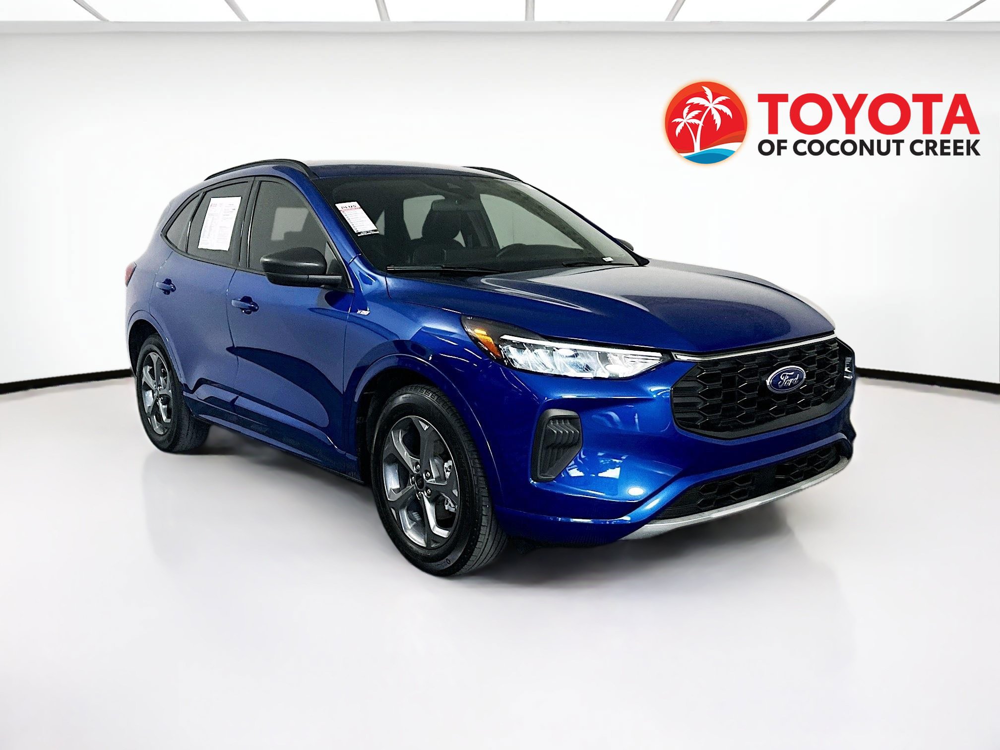 Used 2023 Ford Escape ST-Line w/ Tech Pack #1 FWD image 1