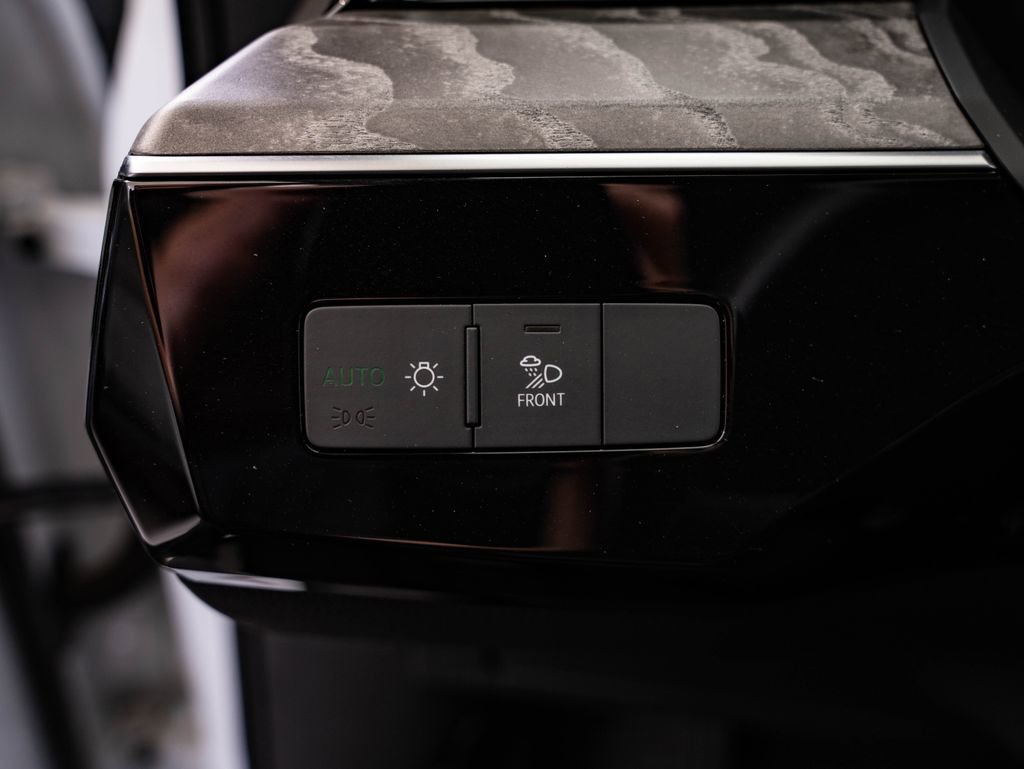 Used 2021 Audi e-tron Premium w/ Convenience Plus Package AWD/4WD image 41