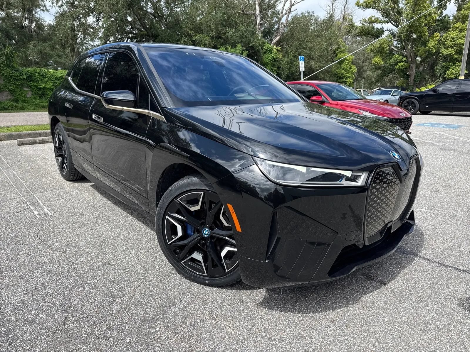 Used 2024 BMW iX xDrive50 w/ Premium Package AWD/4WD image 5