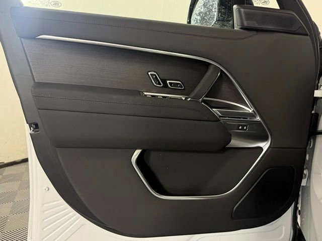 New 2025 Land Rover Range Rover SE image 29