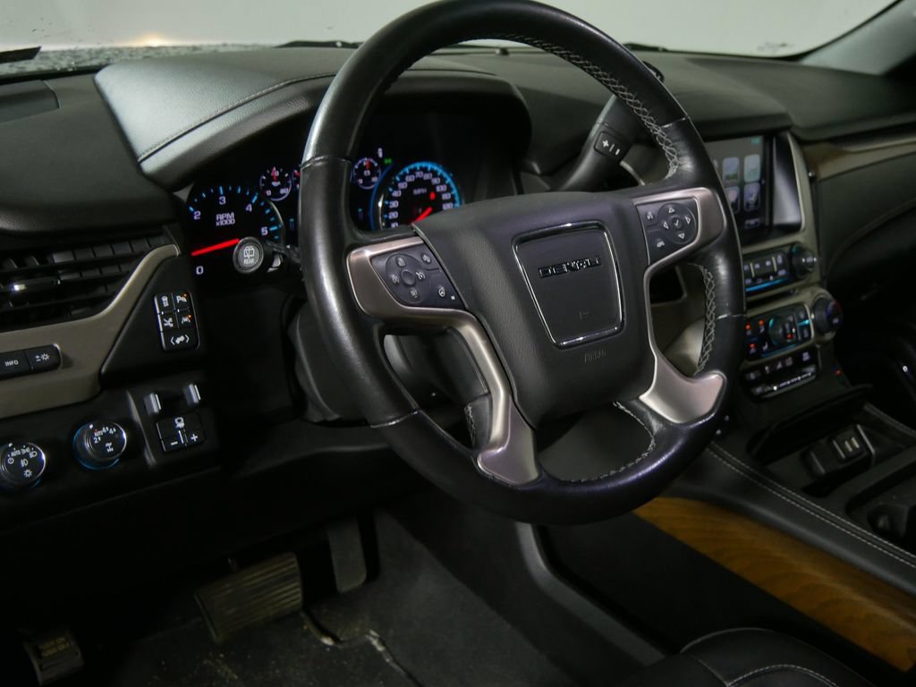 Used 2020 GMC Yukon XL Denali w/ Denali Premium Package AWD/4WD image 12