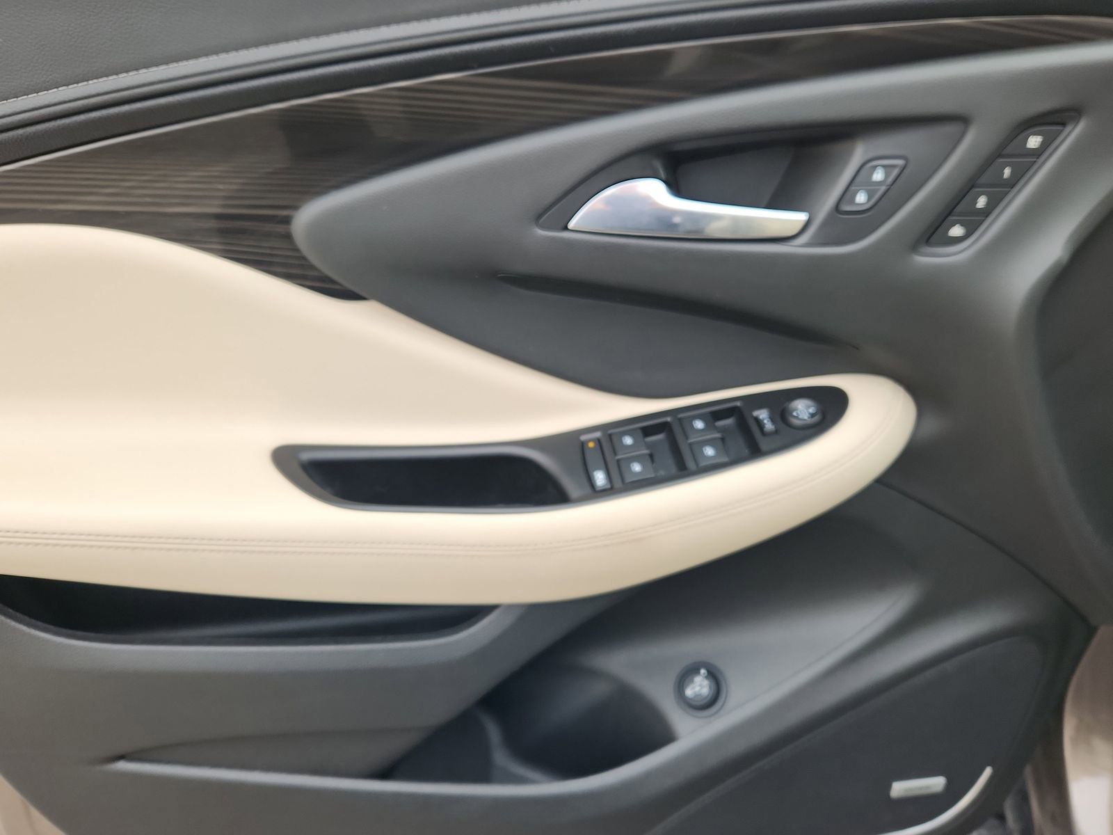 Used 2019 Buick Envision Premium w/ Driver Confidence Package image 7