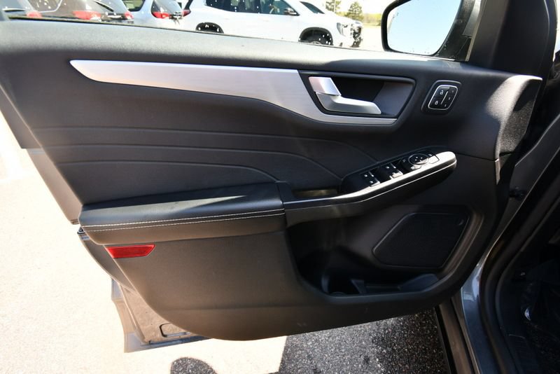 Used 2024 Ford Escape Platinum AWD/4WD image 13
