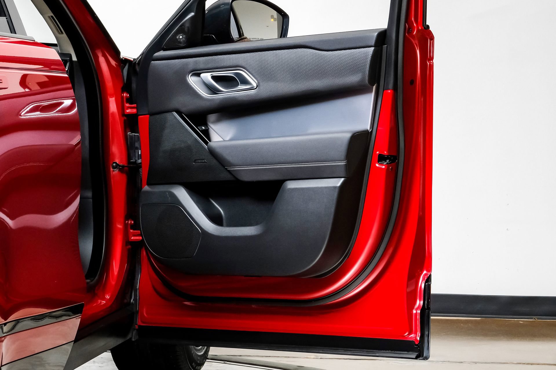 Used 2023 Land Rover Range Rover Velar R-Dynamic S image 45