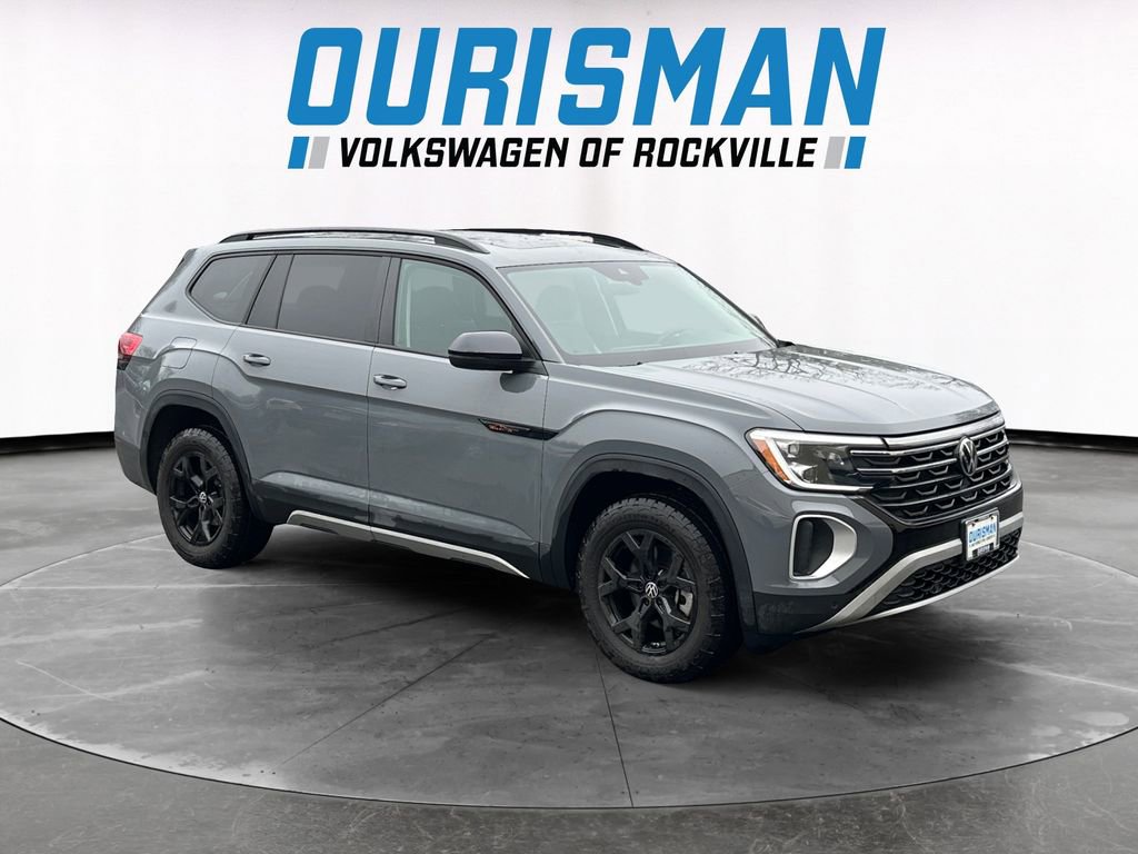 Used 2025 Volkswagen Atlas Peak Edition SE image 1