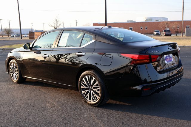 Used 2025 Nissan Altima 2.5 SV image 13
