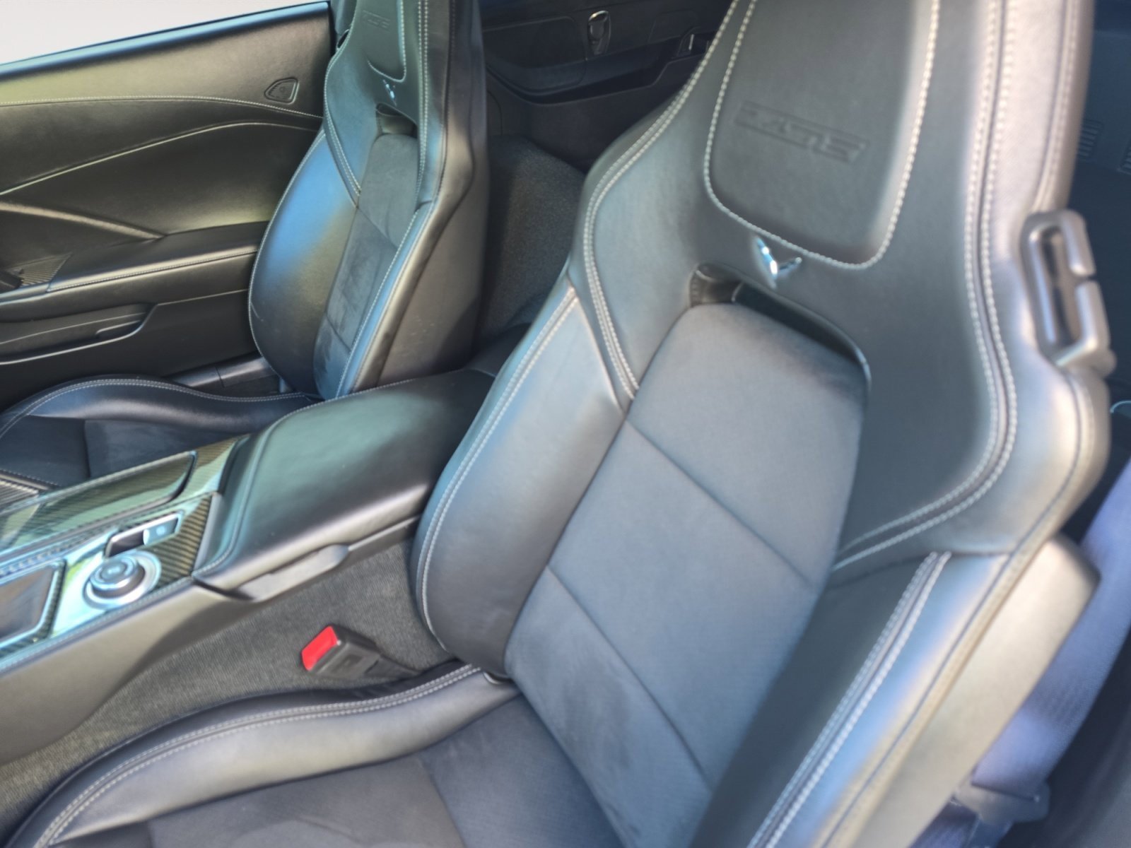 Used 2016 Chevrolet Corvette Z06 w/ 3LZ Preferred Equipment Group image 9