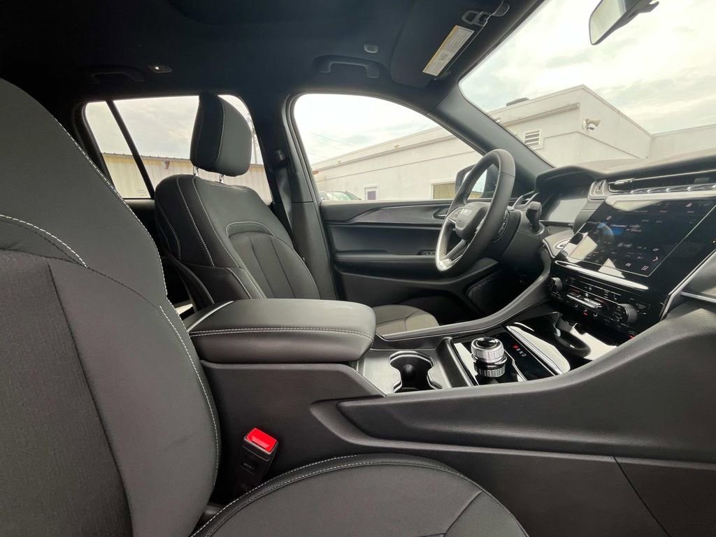 New 2025 Jeep Grand Cherokee Laredo X w/ Luxury Tech Group I image 20