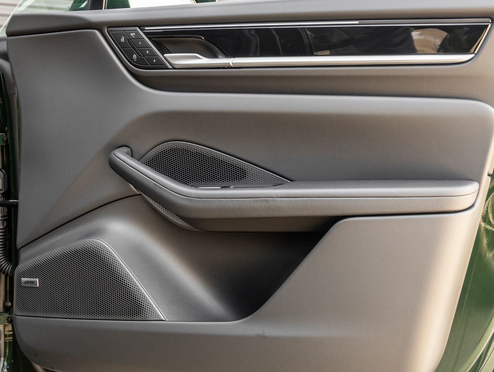 Certified 2025 Porsche Macan 4 Electric image 36