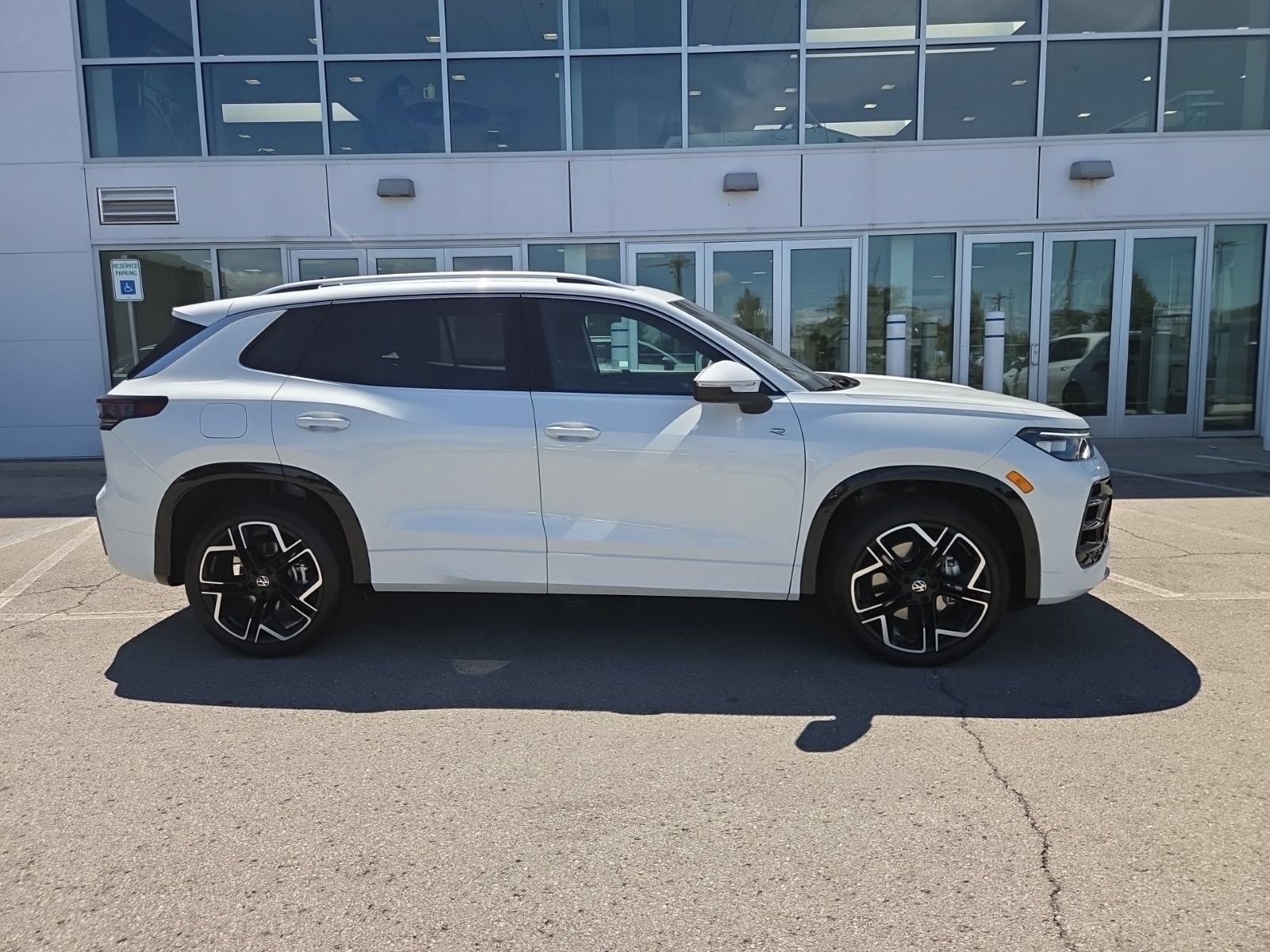 New 2026 Volkswagen Tiguan SEL R-Line AWD/4WD image 2