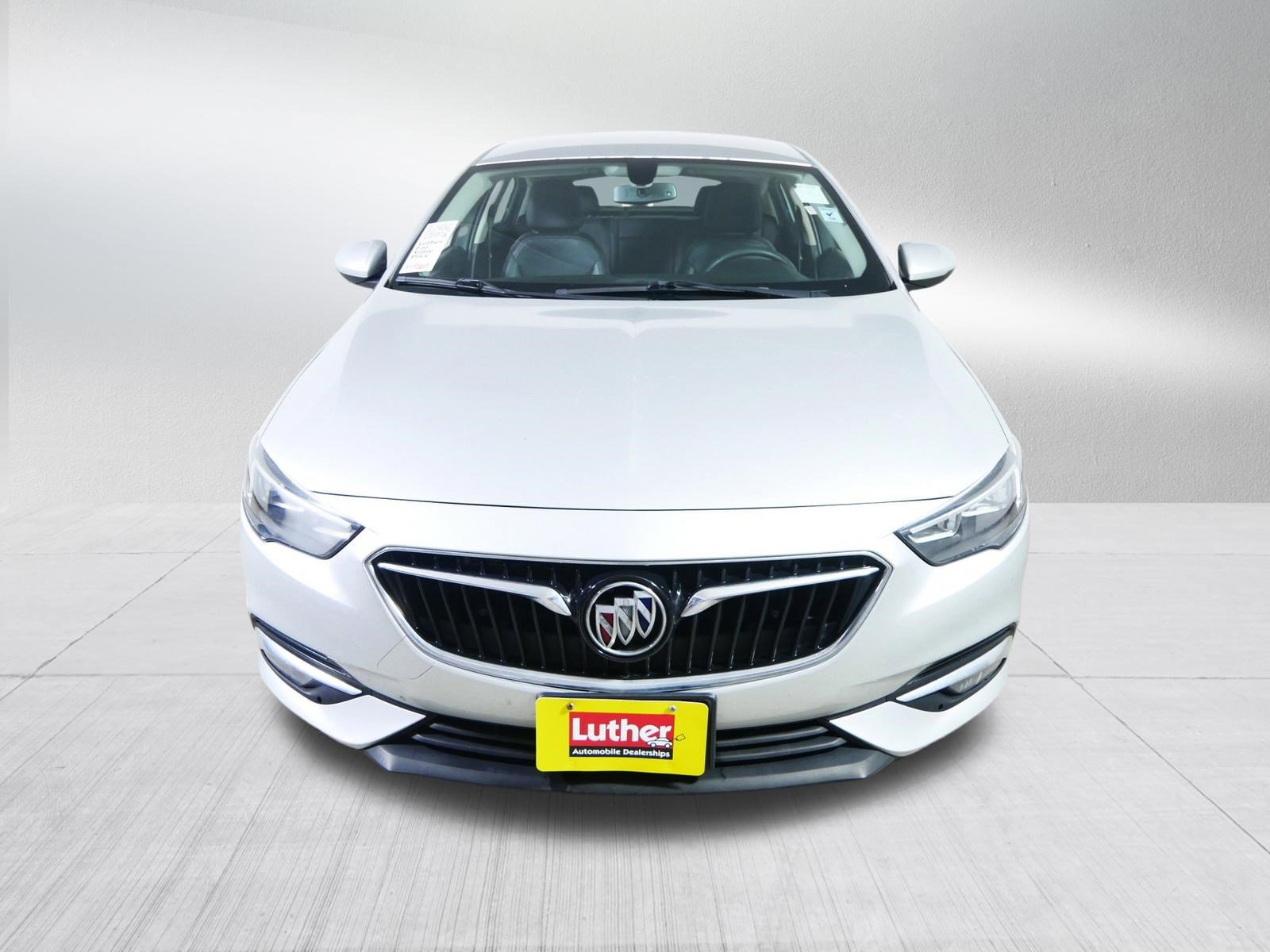 Used 2018 Buick Regal Essence image 2