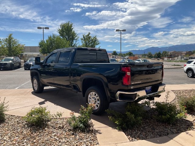 Used 2021 Chevrolet Silverado 2500 LT w/ Convenience Package AWD/4WD image 6