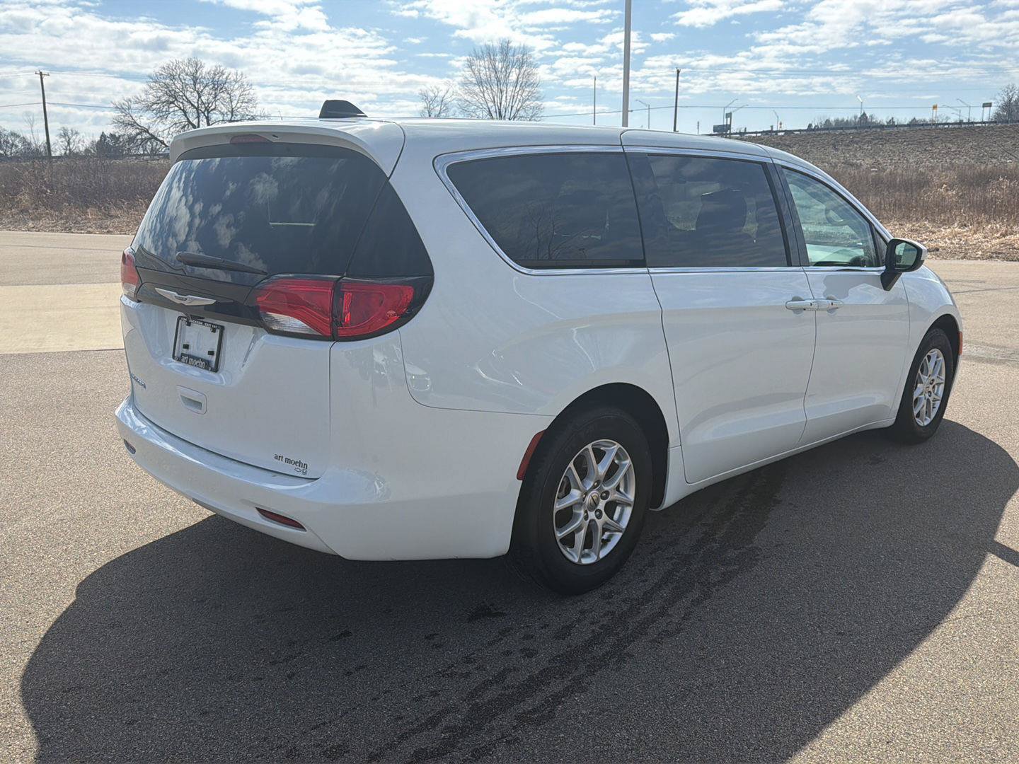 Used 2023 Chrysler Voyager LX FWD image 5