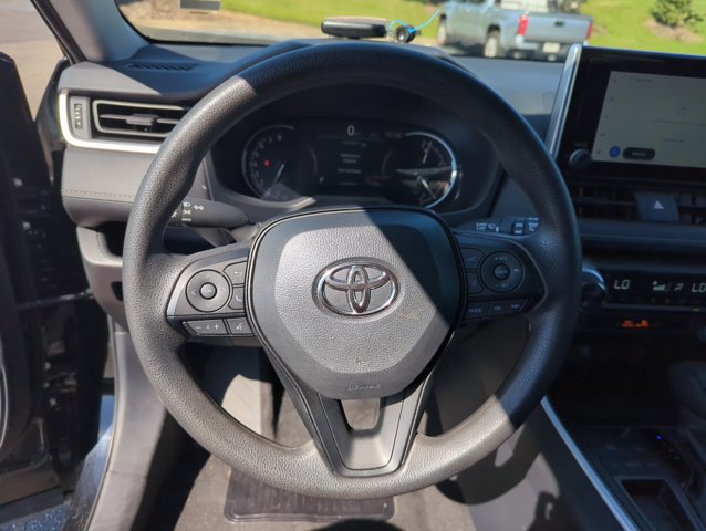 Used 2025 Toyota RAV4 XLE FWD image 15