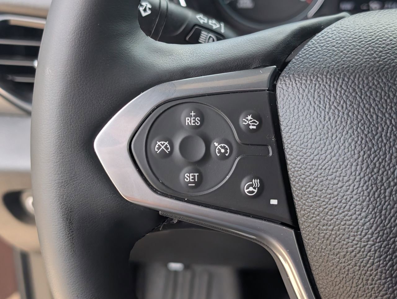 Used 2023 Chevrolet Traverse LT image 23