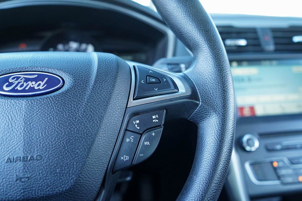 Used 2018 Ford Fusion SE w/ Fusion SE Technology Package image 22