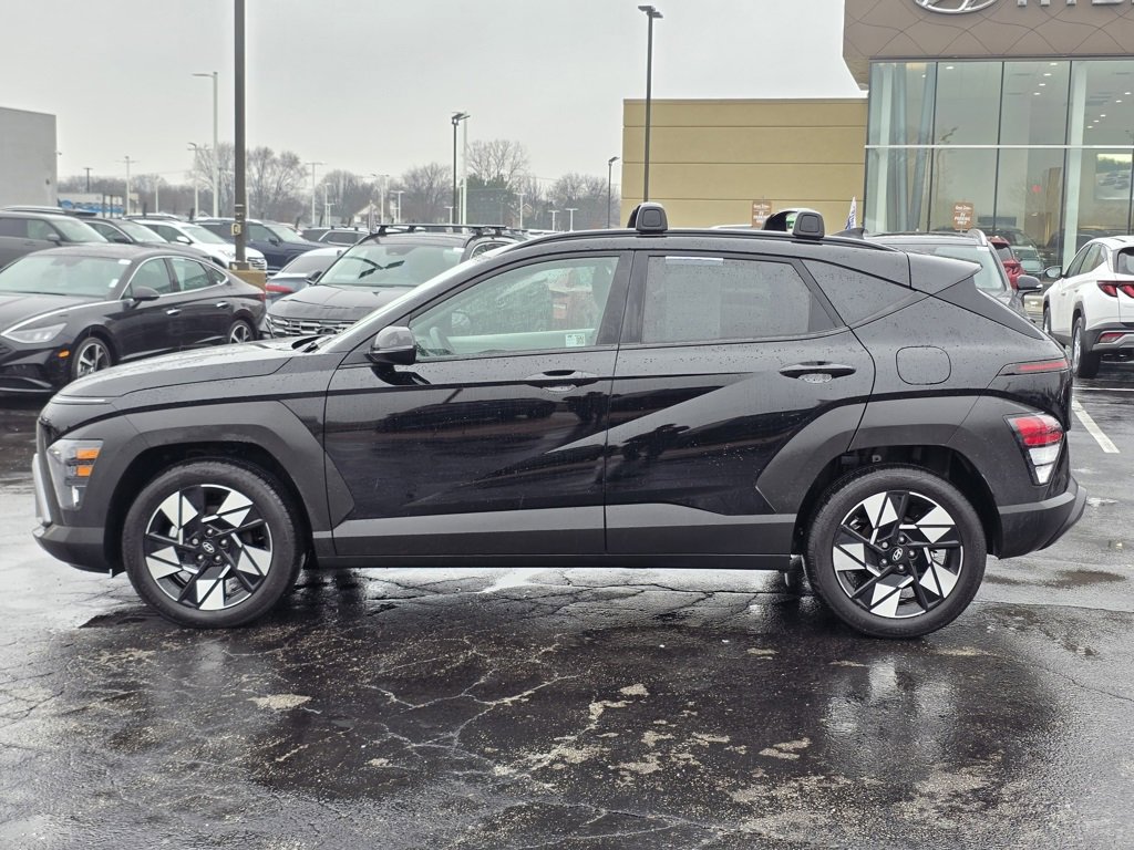 Used 2025 Hyundai Kona SEL image 2