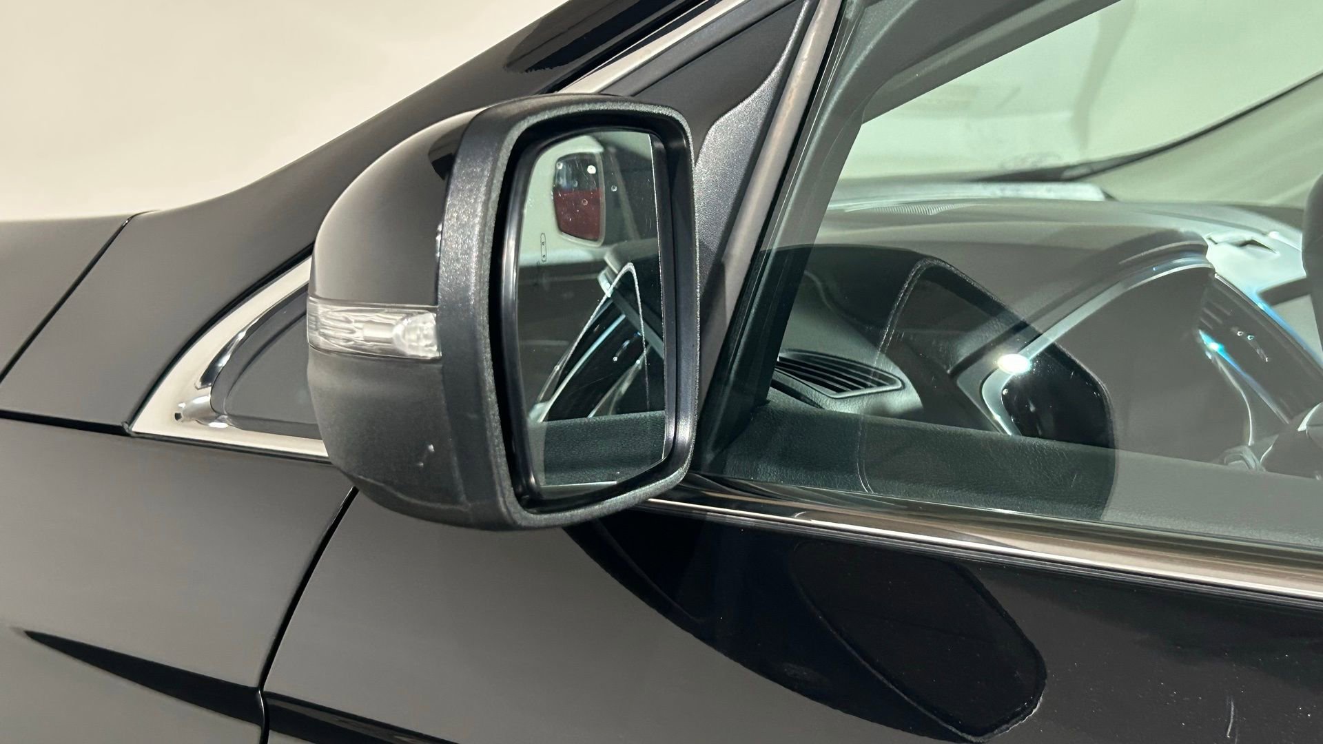 Used 2019 Ford Edge Titanium AWD/4WD image 17