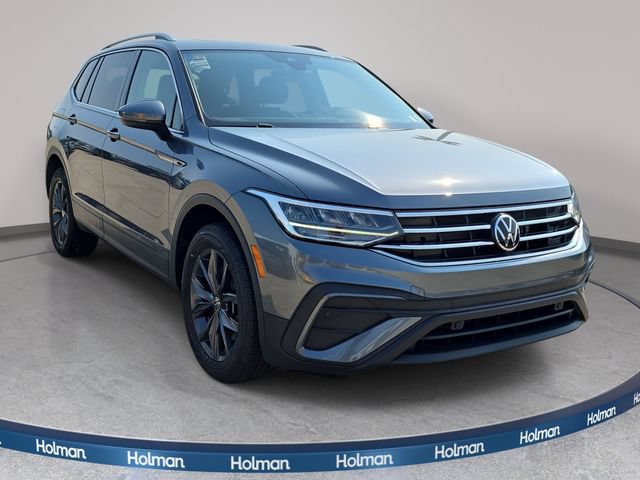 Used 2022 Volkswagen Tiguan SE w/ Panoramic Sunroof Package AWD/4WD image 4