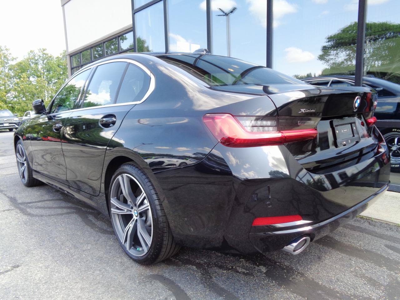 Used 2023 BMW 330i xDrive Sedan w/ Premium Package AWD/4WD image 7