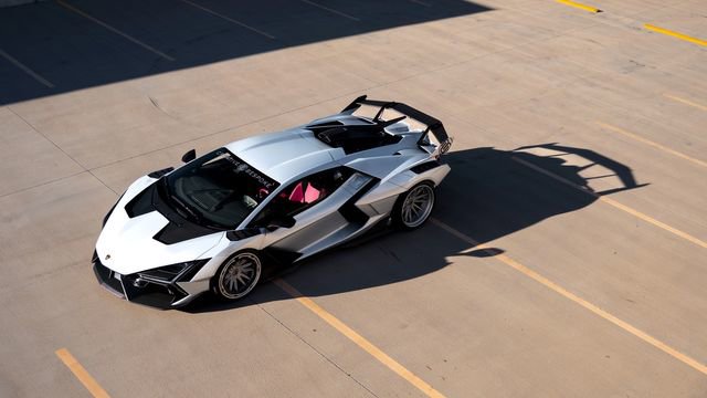 Used 2025 Lamborghini Revuelto AWD/4WD image 10