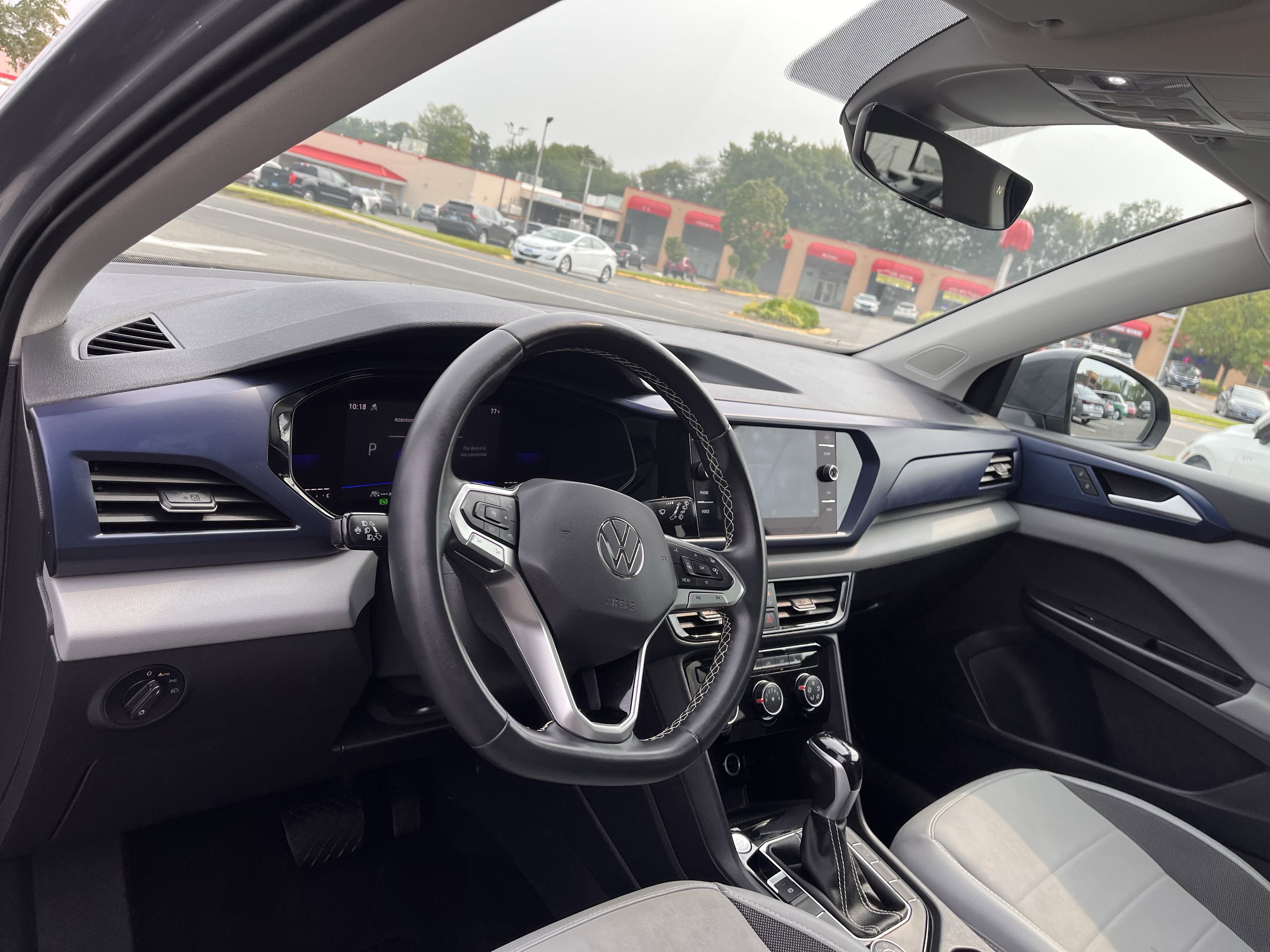 Certified 2023 Volkswagen Taos SE w/ Panoramic Sunroof Package image 9