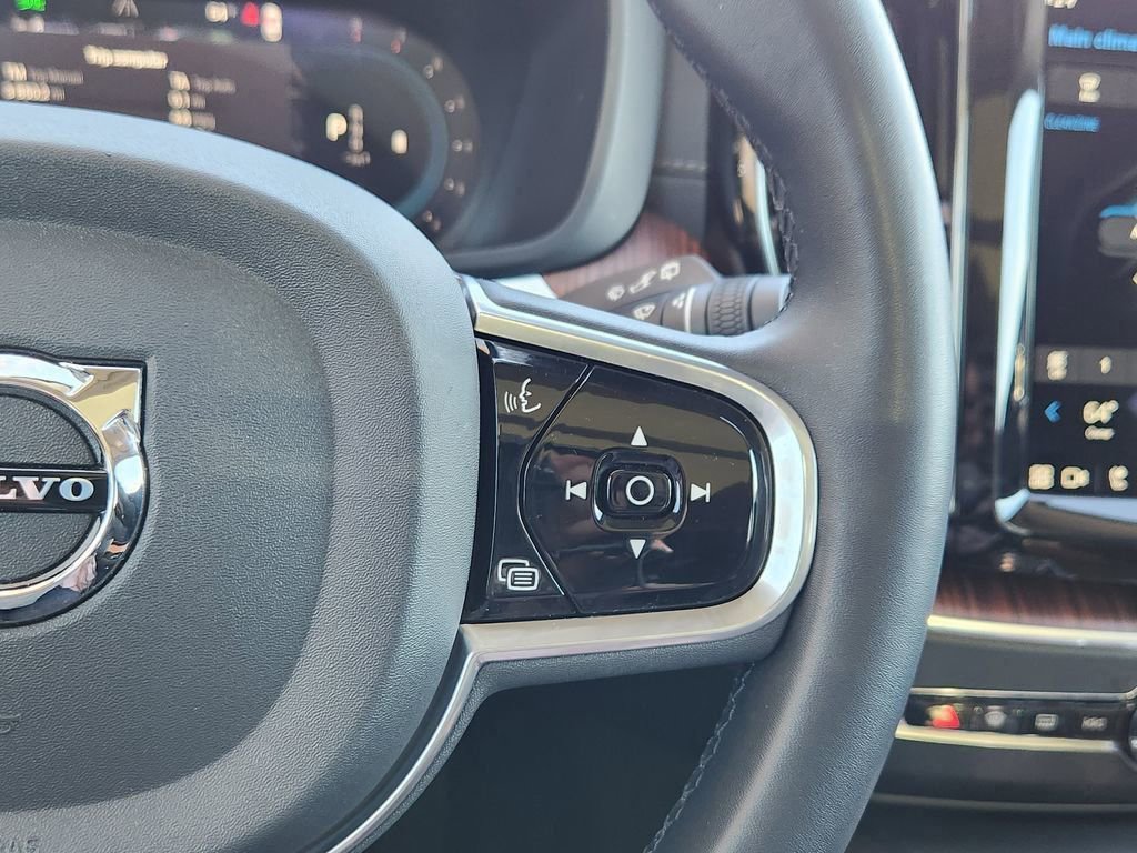 Used 2023 Volvo XC60 B6 Ultimate w/ Climate Package image 22