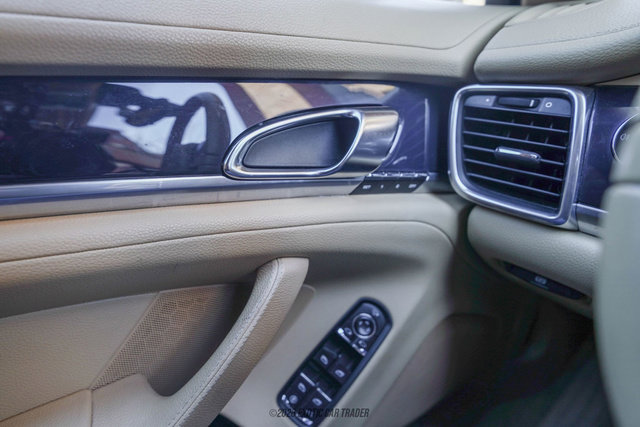 Used 2012 Porsche Panamera 4 image 31
