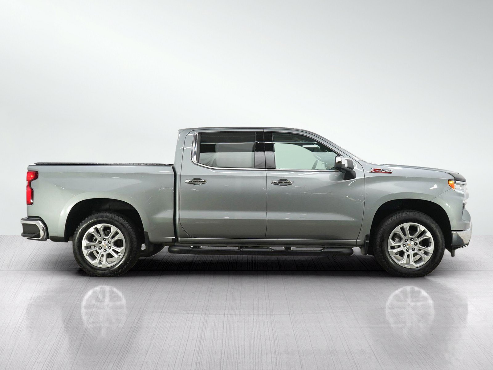 Used 2025 Chevrolet Silverado 1500 LTZ w/ LTZ Premium Package AWD/4WD image 6