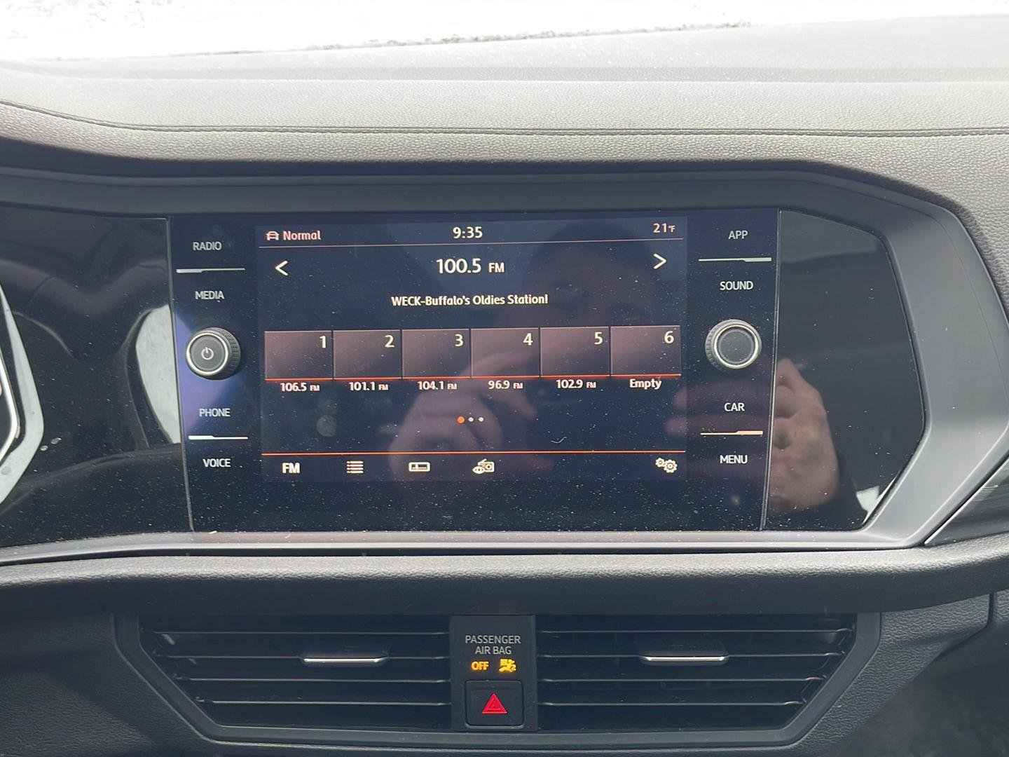 Used 2019 Volkswagen Jetta SEL w/ Cold Weather Package image 9